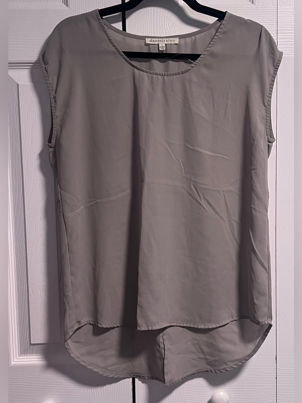 Daniel Rainn Cap-Sleeve High-Low Blouse in Gray